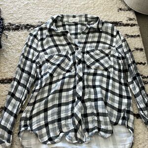 Bella Dahl black and white button down.  Size M.  Super soft, perfect condition